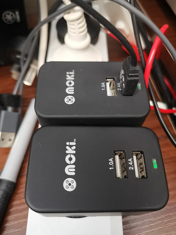 MOKI 240V 1A and 2.4A USB plugs